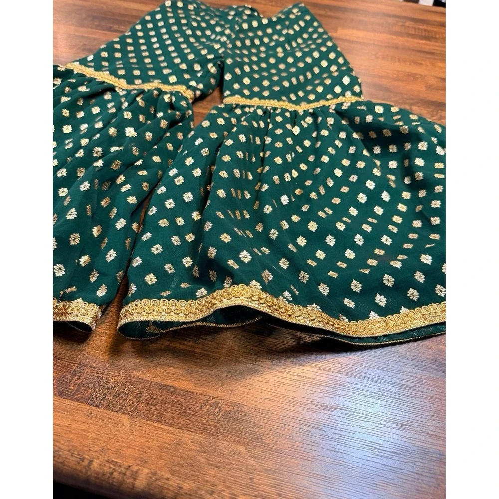 Whimsy Emerald green & gold 2 piece outfit. Photo shoot. Client closet. Sz 6/7.